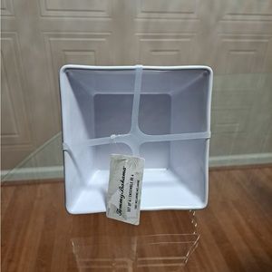 Brand New Set Of  Square Bowls Tommy Bahamas 6”